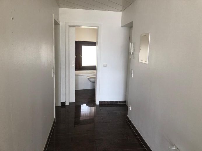 Exklusive, geräumige und gepflegte 2,5-Zimmer-Wohnung mit EBK in Reichenbach an der Fils – Flur
