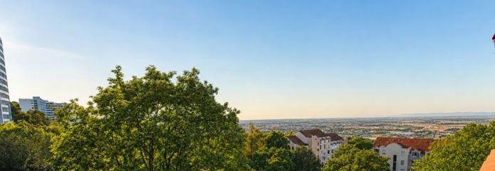 Wohnen mit Weitblick – attraktive 3,5 Zimmer Wohnung mit überdachtem Balkon und Einzelgarage