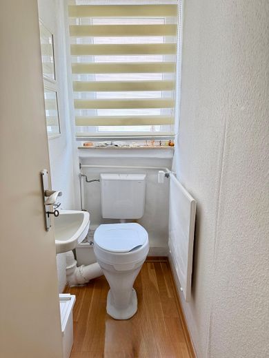 Zweifamilienhaus in exklusiver Waldrandlage – WC EG