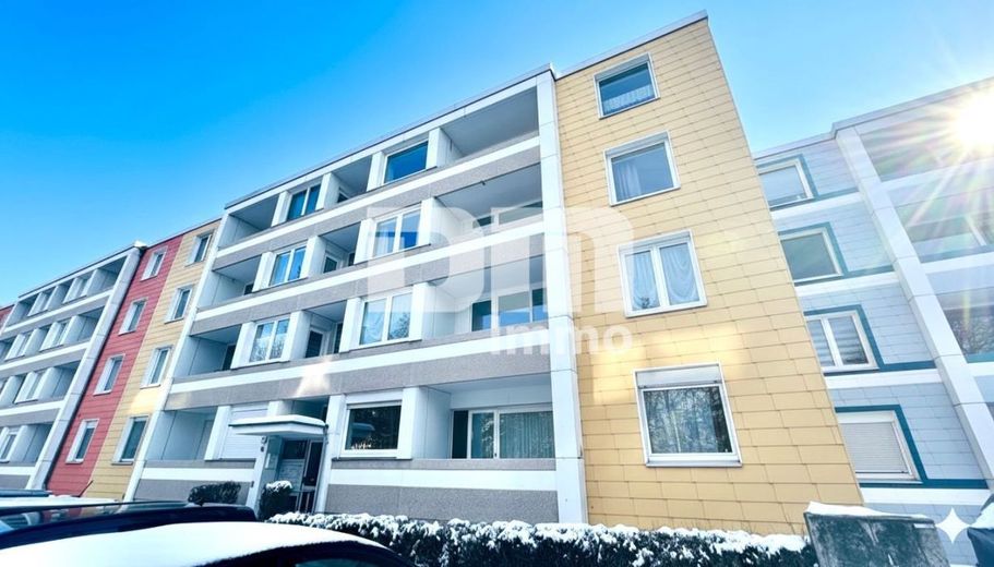 Gepflegte Dreizimmerwohnung mit Loggia in idyllischer Ortsrandlage /Campusnähe – Titel Frontansicht