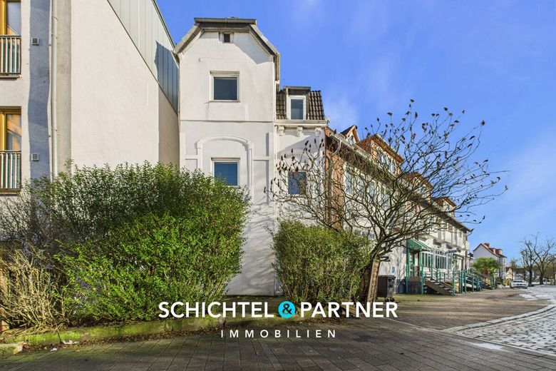 Lindenhof | Geräumiges Reihenmittelhaus Nähe Waterfront mit Ausbaupotenzial – S&amp;P | Frontansicht