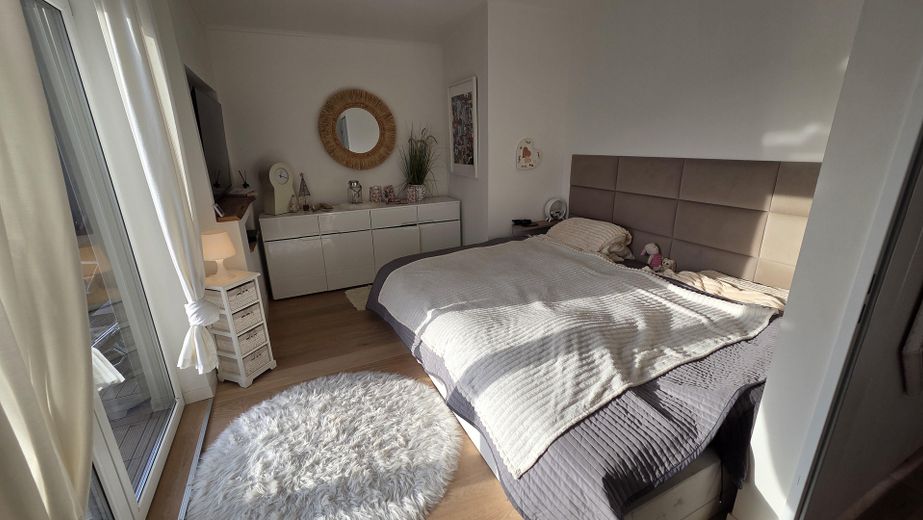 Bungalow familial de rêve avec 6,5 pièces et piscine à Wedemark – Schlafzimmer Eltern