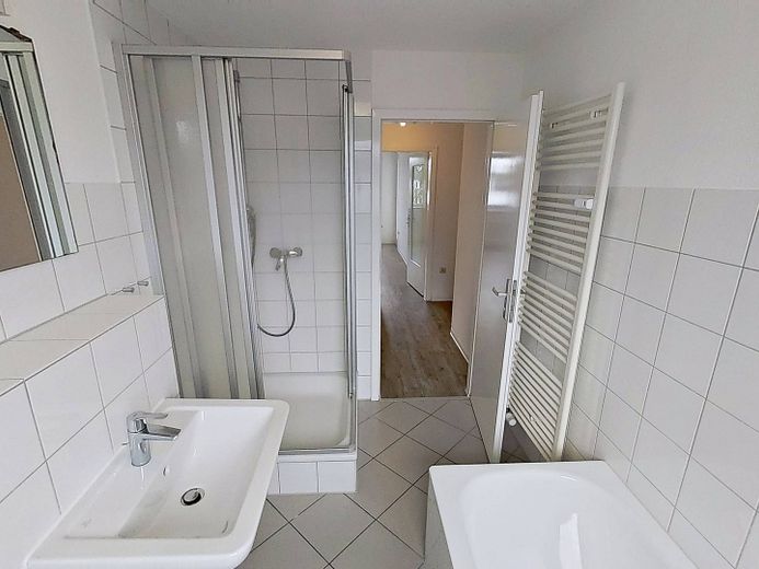 Ampio appartamento di 3 locali con BALCONE e molto comfort a Paderborn-Sennelager – Ansicht II: Bad
