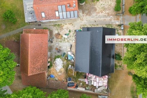 IMMOBERLIN.DE - Terreno esposto a sud-ovest con due case e garage in posizione adatta alle famiglie