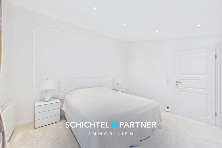 Osterholz | Hochwertig saniertes Einfamilienhaus mit großem Garten – S&amp;P | Schlafzimmer