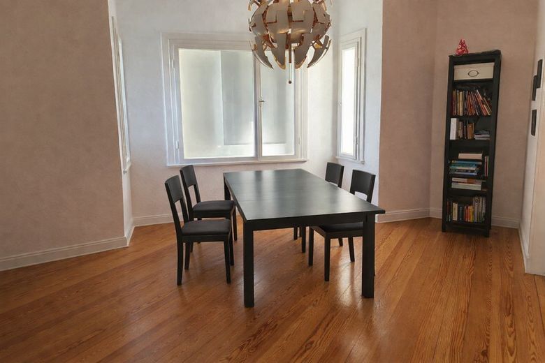 Helle Wohnung mit 5 Zimmern zwischen Stadt und Land – Zimmer 4 mit Erker