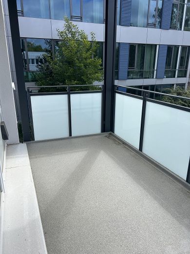 Sanierte Wohnung am Glinder Markt mit großem Balkon – Balkon