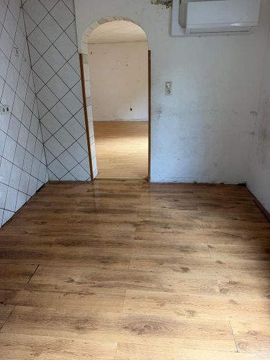 Przestronne 3-pokojowe mieszkanie z klimatyzacją do samodzielnego wyremontowania w Wuppertal-Barmen do wynajęcia – Foto 8