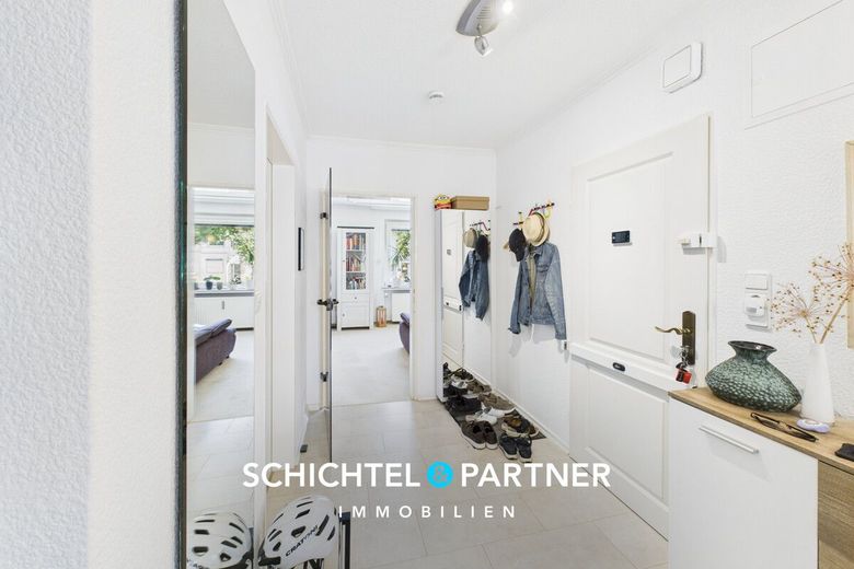 Rablinghausen | Attraktives 5-Parteienhaus mit Doppelgarage &amp; guter Rendite – S&amp;P | Flur