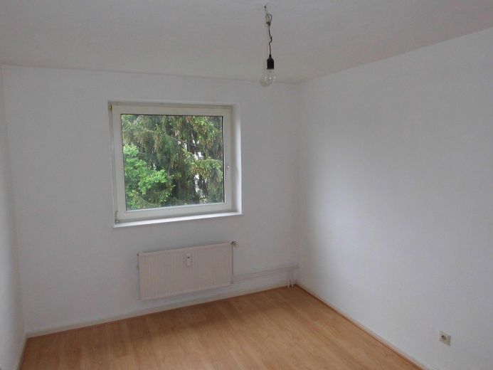 Kleines MFH mit drei Wohnungen und Garten - Bremen-Osterfeuerberg – Schlafzimmer 2. OG