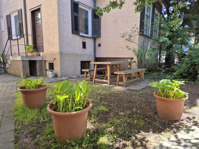 WG-Zimmer 19 m² | möbliert auf Wunsch | Löwenmarkt Stgt-Weilimdorf | 540 € warm – Sitzgelegenheit Garten