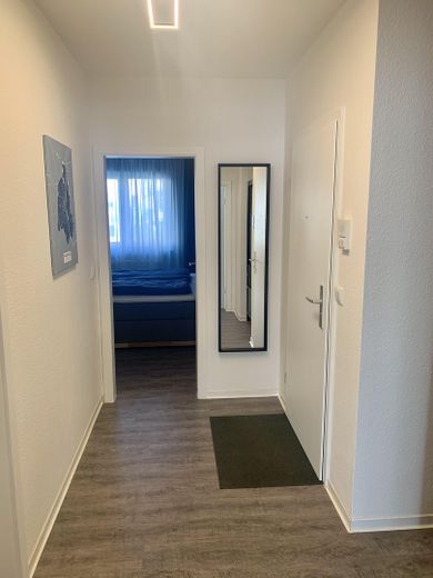 Flur Richtung Bad/Schlafzimmer