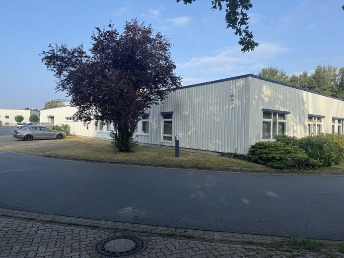 Top Gewerbeimmobilie in Isernhagen – Hausansicht