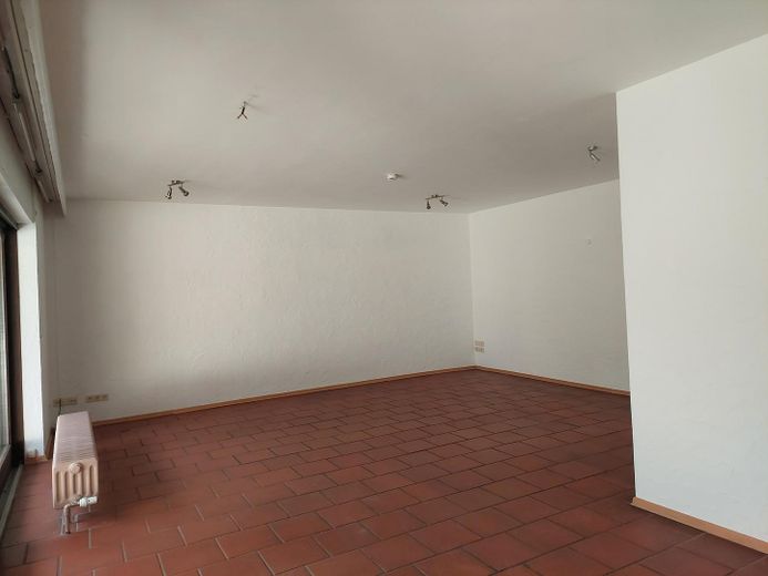 Wohnzimmer mit Gartenblick