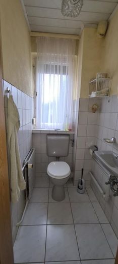 ab sofort: Einfamilienhaus in ruhiger Dorflage nahe Hermsdorf, Preis VB – Gäste-WC