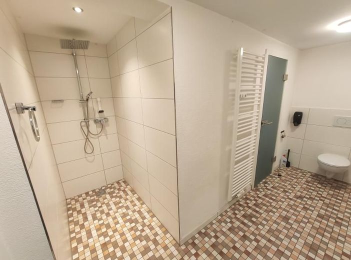 Laden- oder Bürofläche (links,zentral gelegen) – WC / Dusche Bild 2