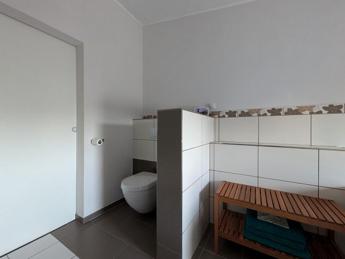Architektenhaus mit Naturteich, Sauna, Solar + vielseitigem Nebengebäude – Foto 15