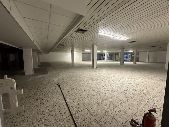 Ladenlokal Einzelhandel Halle Lager Praxis Gewerbe Gastro Sporthalle Freizeit zu vermieten – Foto 23