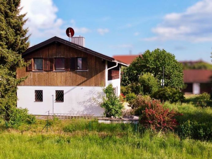 Sunny and beautiful building plot with existing old building in Gilching – Foto 1