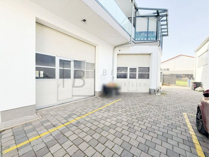 Attraktiver Gewerbekomplex mit zwei Werkstätten, Lager- und Büroflächen – Außenanlage