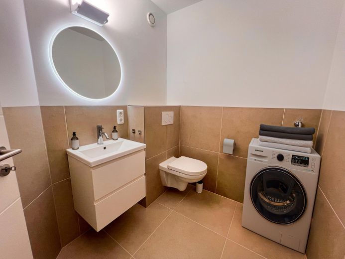 WC (mögl. Waschmaschine)