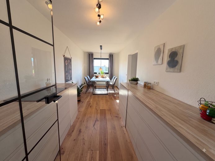 Sofort Einziehen! Frisch renovierte 3,5 Zimmer Wohnung mit Balkon und Garage – Küche - Originalbild