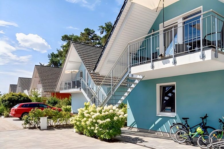 HORN IMMOBILIEN ++ tolles Ferienhaus in Röbel an der Müritz mit zwei Ferien-Wohnungen – Hausansicht