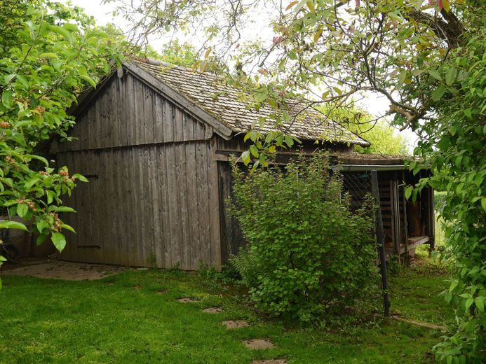 Gartenhaus mit Holzlege