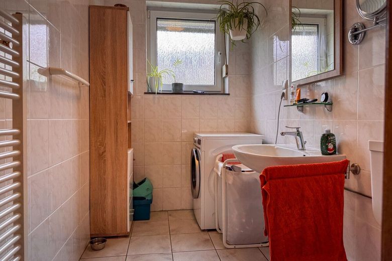 Endlich Raum für alle: 130m² Maisonette mit 4 Schlafzimmern &amp; zwei Garagen in Lüssum-Bockhorn – Bad EG