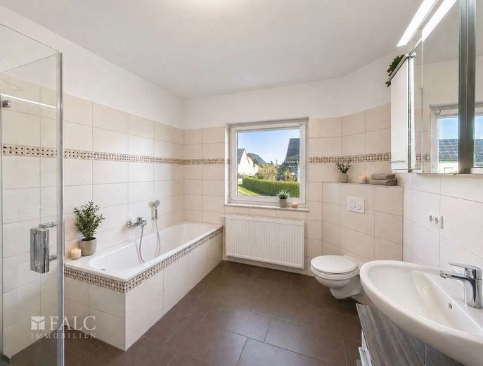 Provisionsfrei. Ihr Chance, modern, ebenerdig und in bester Lage! – Badezimmer