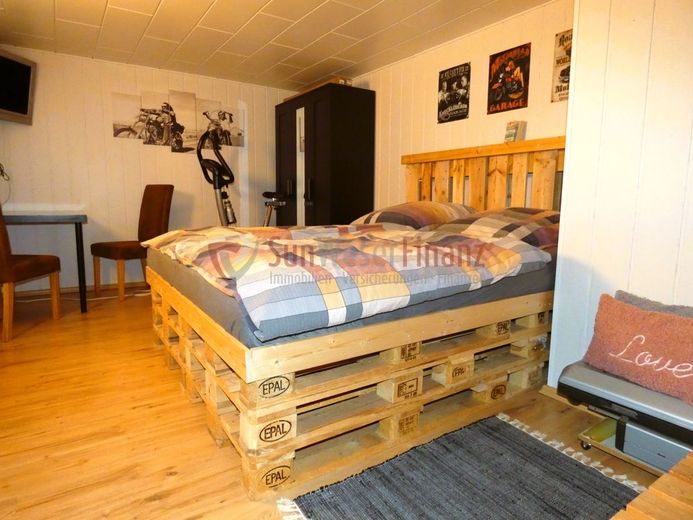 2. Schlafzimmer KG