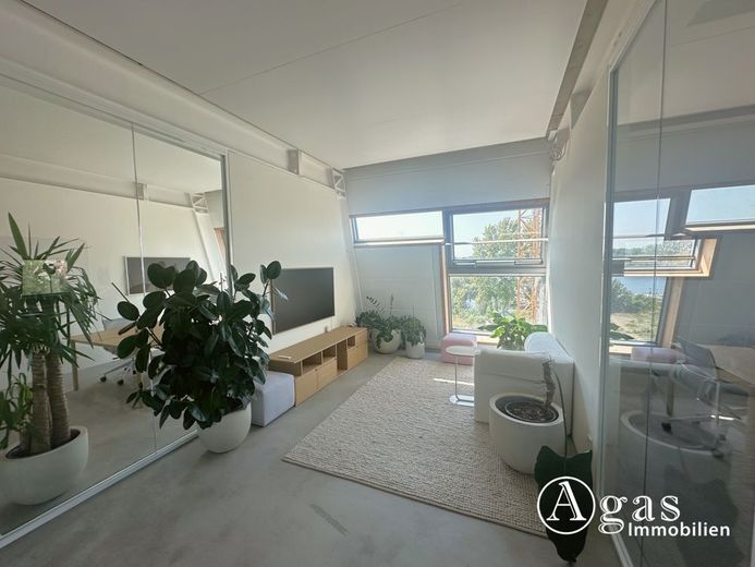 Innovation trifft Komfort: Modernes Büro über 2 Etagen mit Panorama-Dachterrasse  zu vermieten – Lounge Area 3. Etage