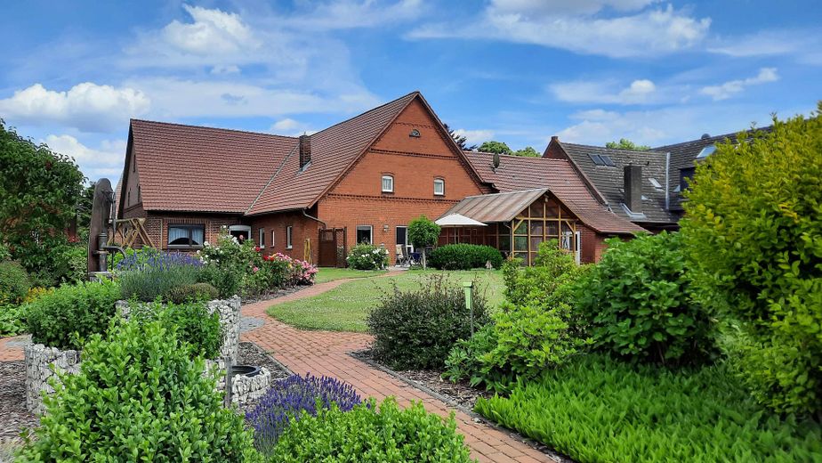 Casa en venta en un pueblo junto al Weser – Hausansicht vom Garten