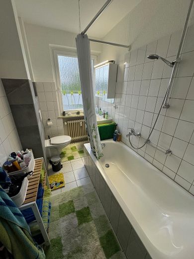 Schöne 4 Zimmer Wohnung mit Garage – Badezimmer