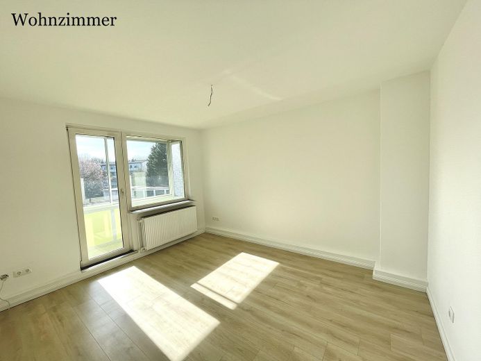 Gepflegte 3-Zimmer-Wohnung mit Balkon und Tageslichtbad nahe der Weser in Bremen-Woltmershausen – Wohnzimmer