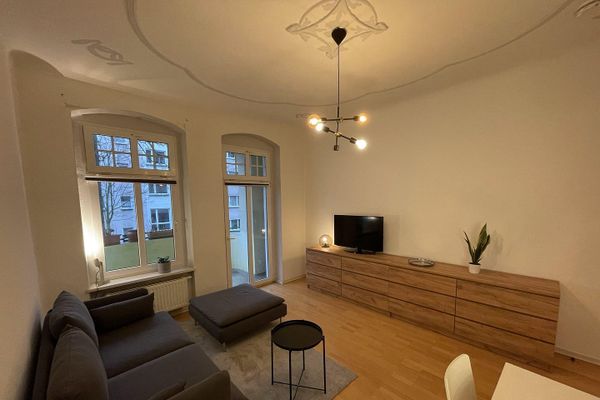 Bezugsfreie Altbauwohnung mit Balkon in Berlin-Oberschöneweide