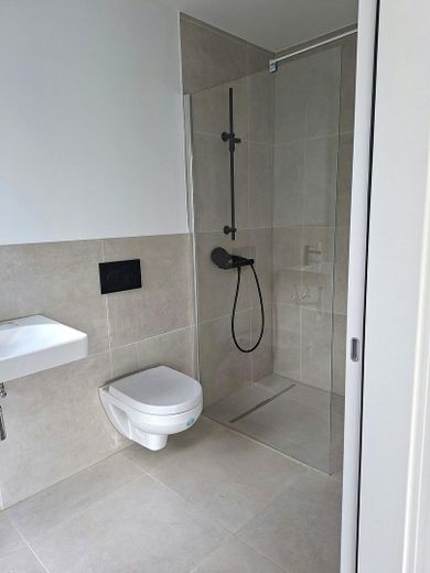 Wohntraum am Stadtrand von Wedel - Penthousewohnung mit zwei Dachterrassen – Bad 2