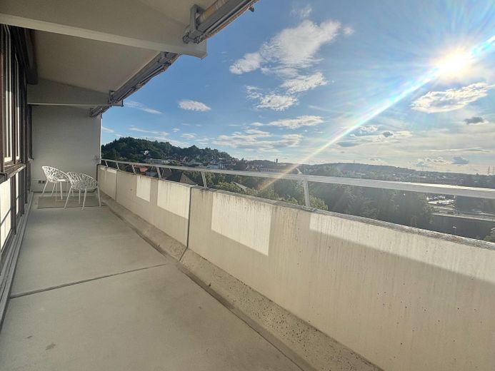 Modernisierte 4,5-Zimmer-Wohnung mit großem Balkon und Tiefgarage in Balingen – Balkon
