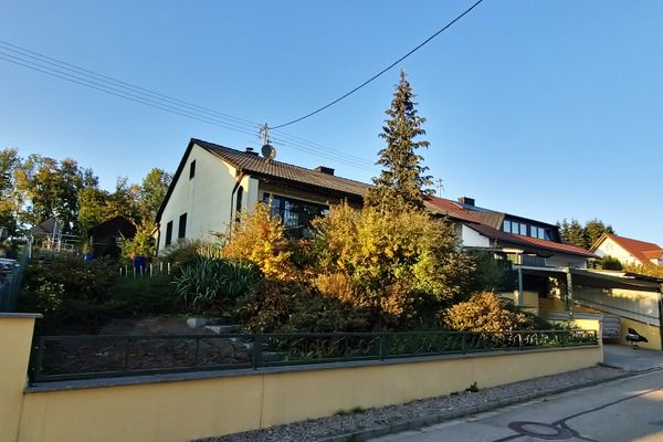 Einfamilienwohnhaus mit optionalem Freizeitgrundstück