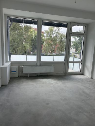 Sanierte Wohnung am Glinder Markt mit großem Balkon – Wohnzimmer