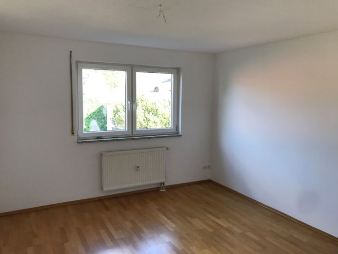 Hell und sehr gut geschnitten! Wohnung mit viel Platz und einem großen überdachten Balkon. – Arbeitszimmer