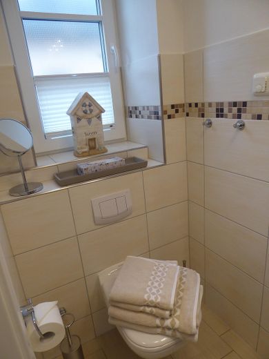 VON PRIVAT - STIL & CHARME stehen für dieses Raumwunder. Fotowoltaika, ogród, domek ogrodowy... – DUSCHBAD mit WC - EG