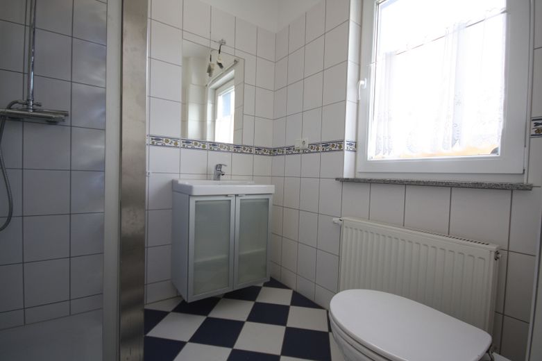 Top Lage  4-Zi. Maisonette mit Dachgarten, klimatisiert! – Kinderbad