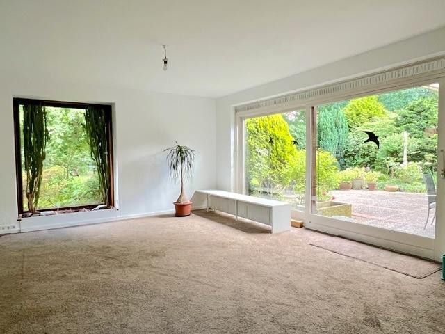 Rissen - Bungalow mit Entwicklungspotential  **courtagefrei** – Wohnzimmer
