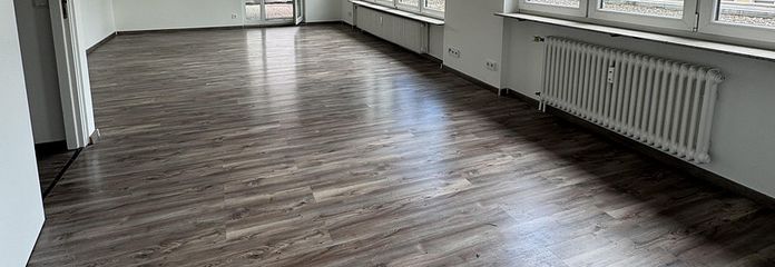 4ZKB - Wohlfühlen in zentraler Lage mit großzügiger Terrasse / Loggia – Wohnbereich
