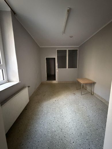 Effizient nutzbare Bürofläche / Atelier mit 80 m² (teilbar) in Krefeld – Lager hinten - Ist-Zustand