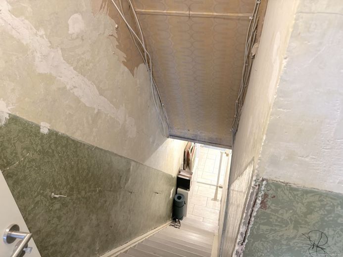 Treppenaufgang unsaniert