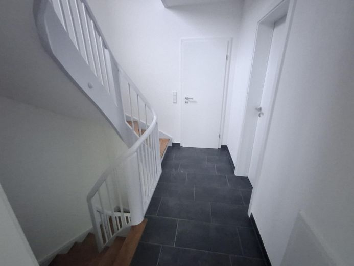 Flur OG (Blick zum Bad)