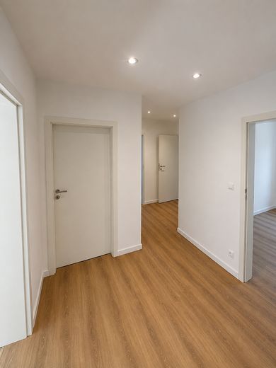 Wunderschöne 3-Zimmer-Eigentumswohnung mit Garage – Flur
