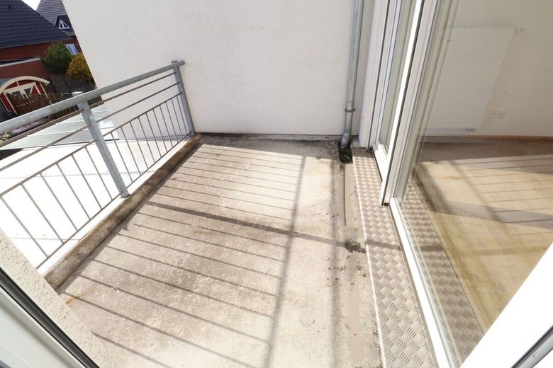 Mörse + + viel Platz + + 5 Zimmer + +  2x Balkon + + Carport + + Keller – Balkon 1.OG